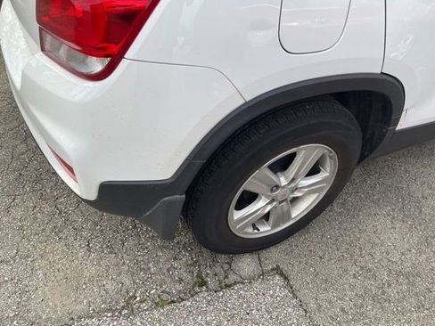 Used 2021 Chevrolet Trax LT w/ Premium Seat Package image 9