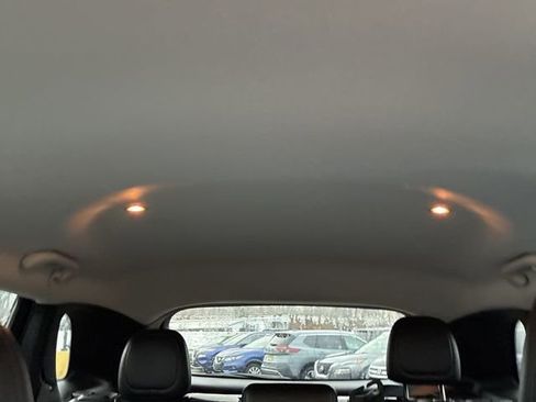 Used 2019 Jeep Cherokee Latitude Plus image 12