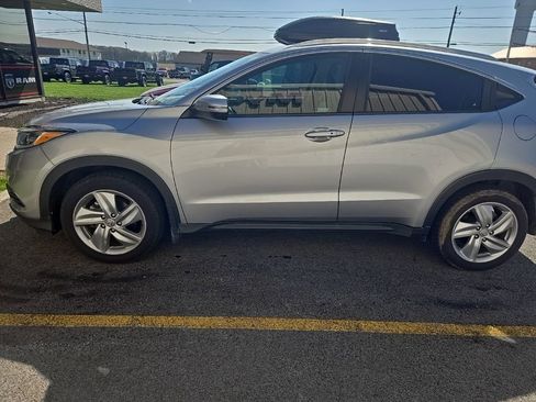 Used 2019 Honda HR-V EX image 2
