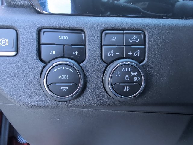 Used 2023 Chevrolet Silverado 1500 LTZ w/ LTZ Convenience Package II AWD/4WD image 33