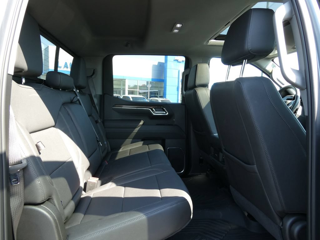 Used 2025 Chevrolet Silverado 1500 LT Trail Boss w/ Convenience Package II AWD/4WD image 15