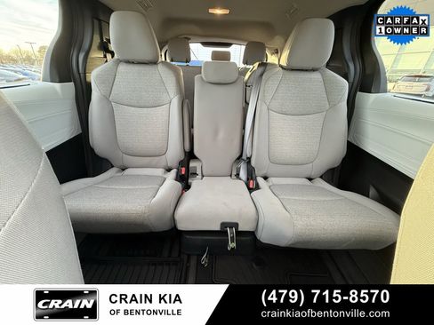 Used 2025 Toyota Sienna LE image 30