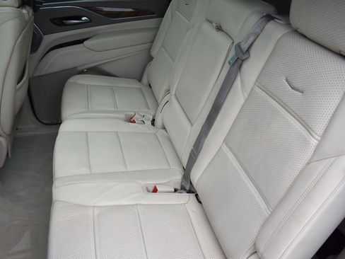 Used 2023 Cadillac Escalade ESV Premium Luxury Platinum w/ Heavy-Duty Trailer Package image 29