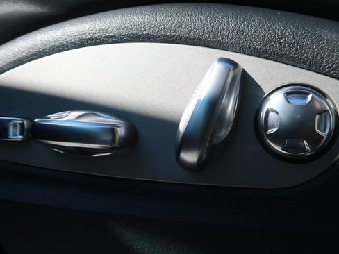 Used 2018 Porsche Cayenne S image 31