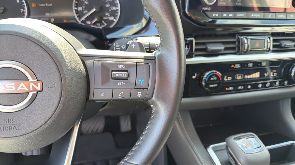 Used 2025 Nissan Pathfinder SV FWD image 22