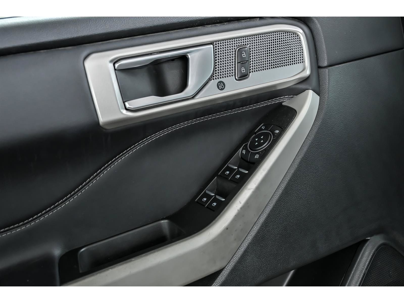 Used 2023 Ford Explorer Limited AWD/4WD image 9