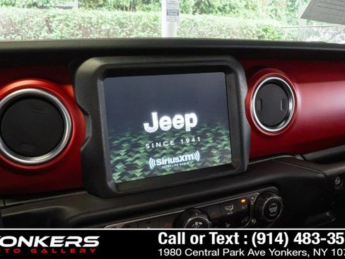 Used 2023 Jeep Wrangler Unlimited Rubicon w/ LED Lighting Group AWD/4WD image 29