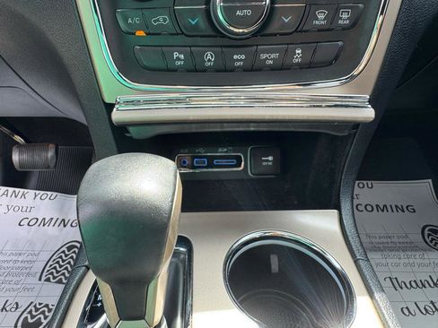 Used 2017 Jeep Grand Cherokee Limited image 37