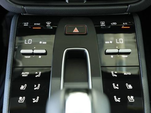 New 2025 Porsche Macan image 21