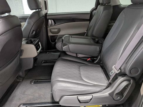 Used 2025 Kia Carnival FWD image 23