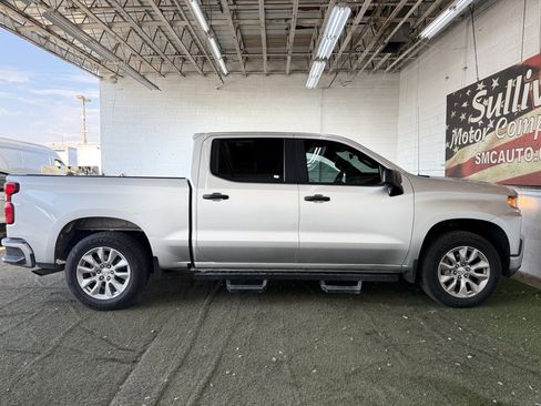 Used 2020 Chevrolet Silverado 1500 Custom w/ Custom Value Package image 9