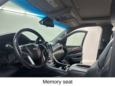 Used 2018 Cadillac Escalade ESV Luxury AWD/4WD image 31