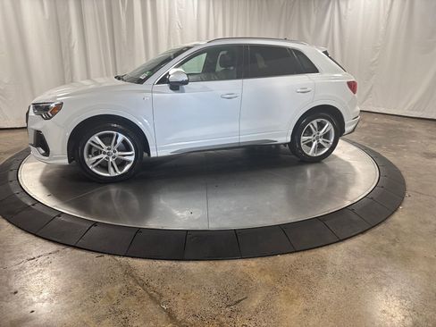 Used 2020 Audi Q3 2.0T Premium Plus w/ Premium Plus Package image 6