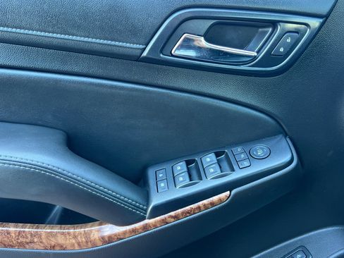 Used 2018 Chevrolet Suburban Premier AWD/4WD image 12