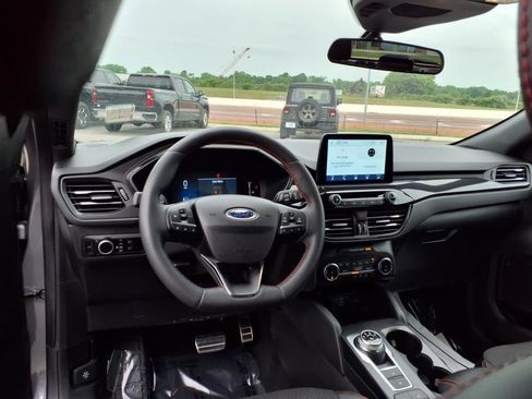 Used 2023 Ford Escape ST-Line image 15