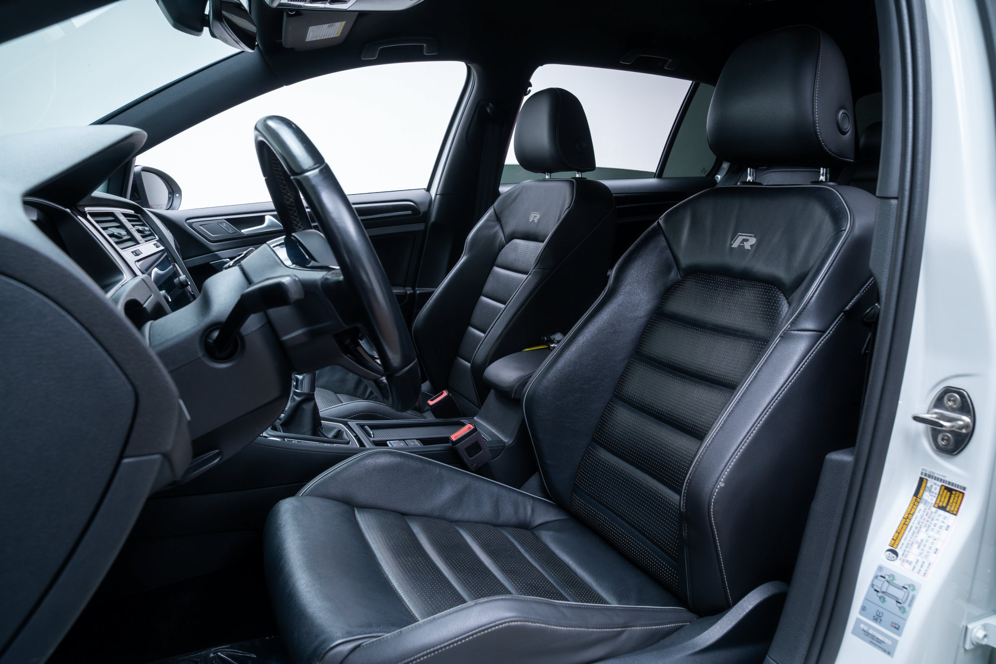 Used 2019 Volkswagen Golf R 4-Door AWD/4WD image 19