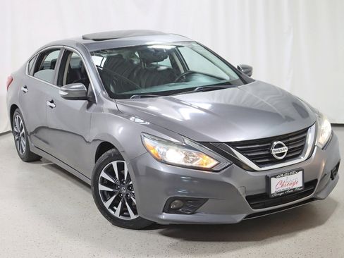 Used 2017 Nissan Altima 2.5 SL w/ Moonroof Package image 6