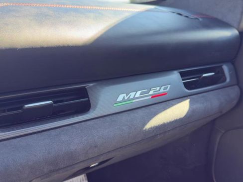 Used 2022 Maserati MC20 Coupe image 12