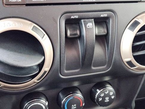 Used 2017 Jeep Wrangler 75th Anniversary image 20