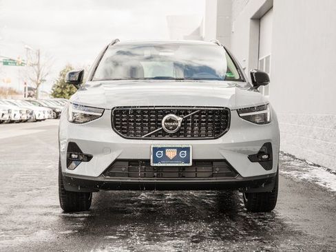 Certified 2025 Volvo XC40 B5 Ultra w/ Climate Package image 3