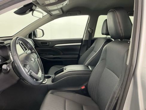 Used 2017 Toyota Highlander Plus AWD/4WD image 14