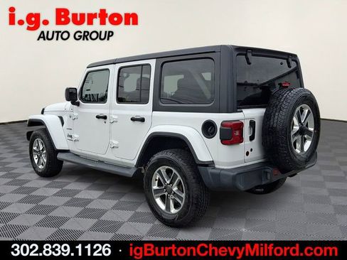 Used 2018 Jeep Wrangler Unlimited Sahara image 4