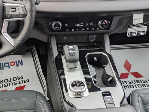 New 2026 Mitsubishi Outlander SE FWD image 17