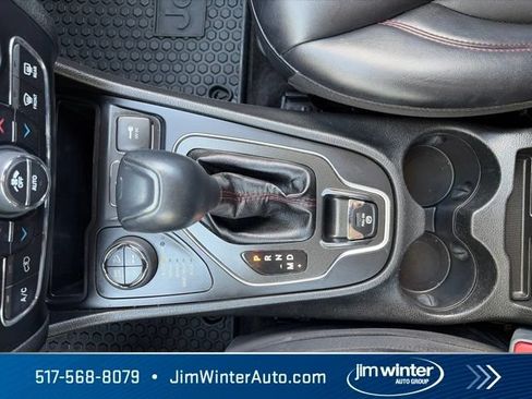Used 2019 Jeep Cherokee Trailhawk w/ Cold Weather Group AWD/4WD image 25