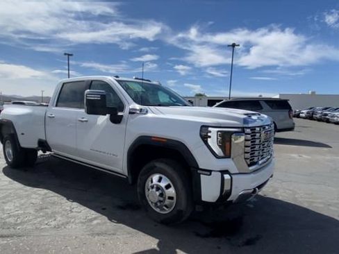 Used 2024 GMC Sierra 3500 Denali w/ Technology Package AWD/4WD image 2