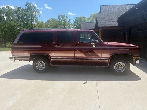 Used 1990 Chevrolet Suburban 4WD image 5