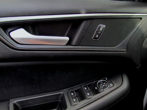 Used 2021 Ford Edge SE image 23