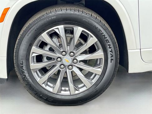 Used 2023 Chevrolet Traverse Premier image 34