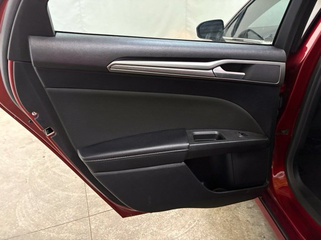 Used 2019 Ford Fusion SE FWD image 17