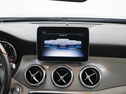 Used 2018 Mercedes-Benz GLA 250 4MATIC image 15
