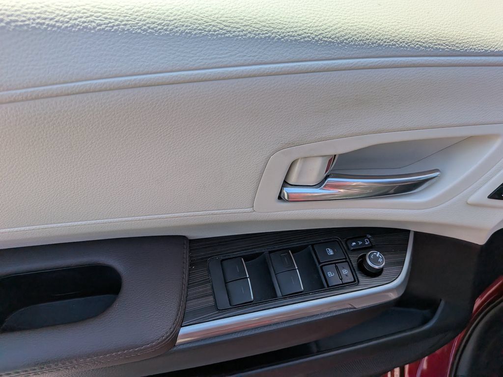 Used 2021 Toyota Sienna Platinum FWD image 10