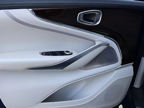 Used 2025 Aston Martin DBX 707 AWD/4WD image 9