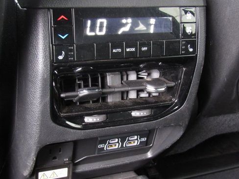 Used 2024 Jeep Grand Cherokee L Limited w/ Luxury Tech Group II image 36