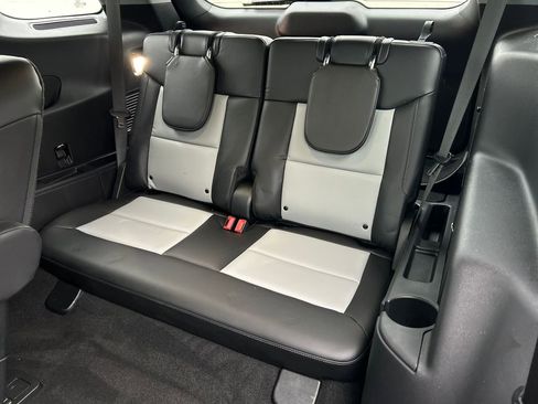 Used 2022 Ford Explorer XLT w/ Equipment Group 202A image 32