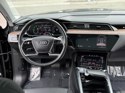 Used 2019 Audi e-tron Premium Plus image 36