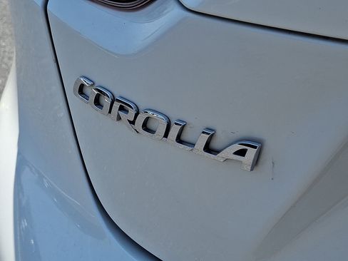 Used 2021 Toyota Corolla SE w/ SE Premium Package FWD image 29
