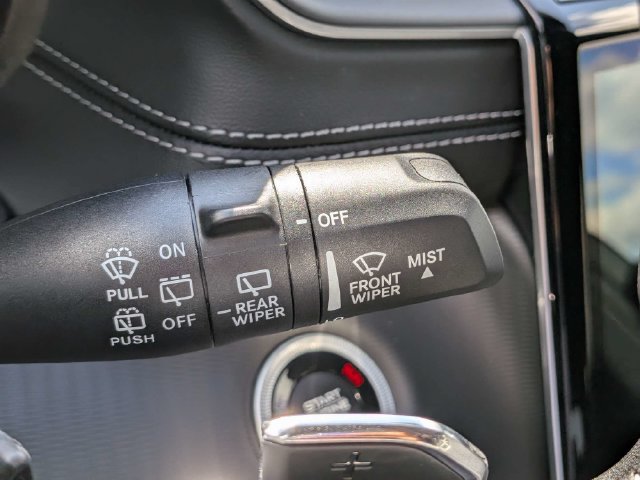 New 2027 Jeep Grand Cherokee Laredo RWD image 28