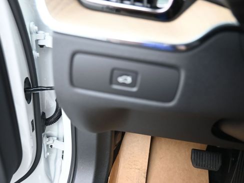 New 2026 Volvo XC60 B5 Core image 15