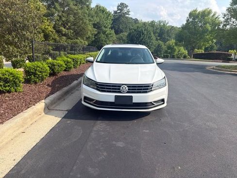 Used 2016 Volkswagen Passat 1.8T SE FWD image 2