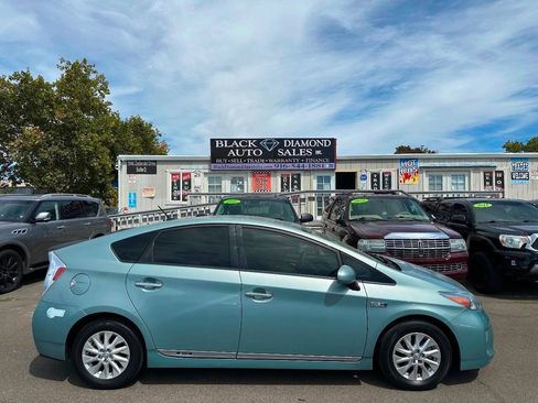 Used 2014 Toyota Prius Prime Plug-In Hybrid FWD image 5