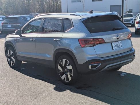 Certified 2024 Volkswagen Taos SEL image 6