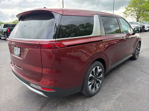 Used 2024 Kia Carnival EX FWD image 3