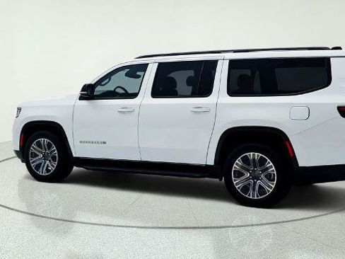Used 2024 Jeep Wagoneer L Series II RWD image 5