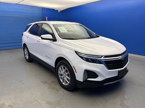 Used 2022 Chevrolet Equinox LT FWD image 2