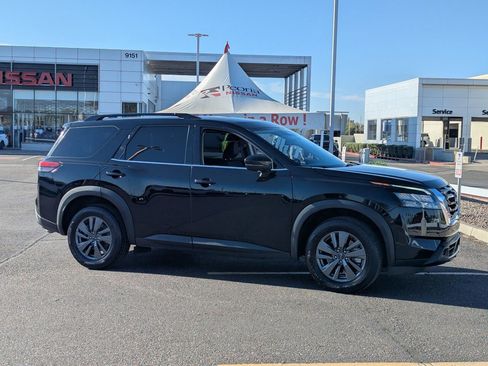 Certified 2024 Nissan Pathfinder SV image 8