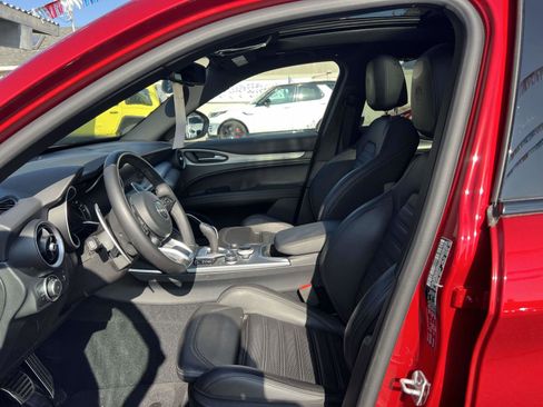 Used 2023 Alfa Romeo Stelvio Veloce image 11